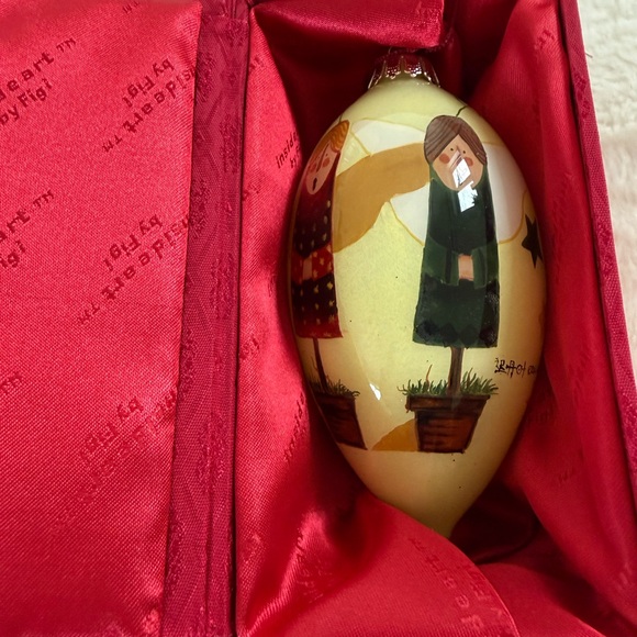 Inside Art…Hand-Painted Holiday Ornament with Figures - Picture 4 of 4
